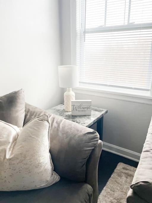 The Gateway: Entire Apartment 7 Mins From Airport Cleveland Buitenkant foto